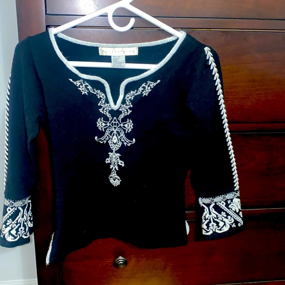 Bette Paige Black and White Embroidered V-Neck Sweater size Small